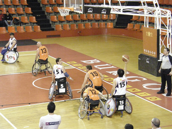 A Ferrol a empezar con victoria