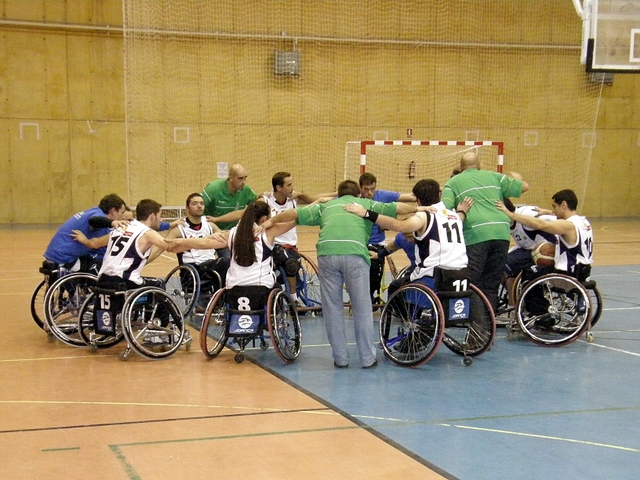 SERVIGEST BURGOS OFRECE UNA EMOCIONANTE VICTORIA  A SU AFICIÓN (53-50)