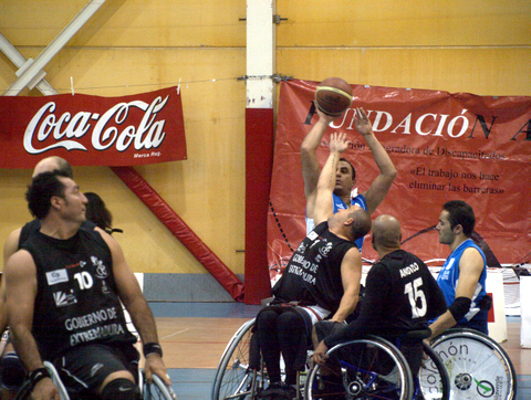 SERVIGEST BURGOS NO PUEDE CON EL MIDEBA (54-72)