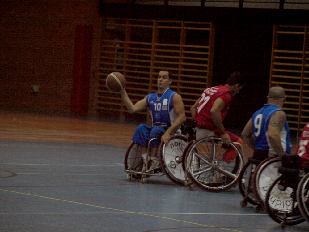 LOS HOMBRES ALTOS GUIAN A MIDEBA A LA VICTORIA