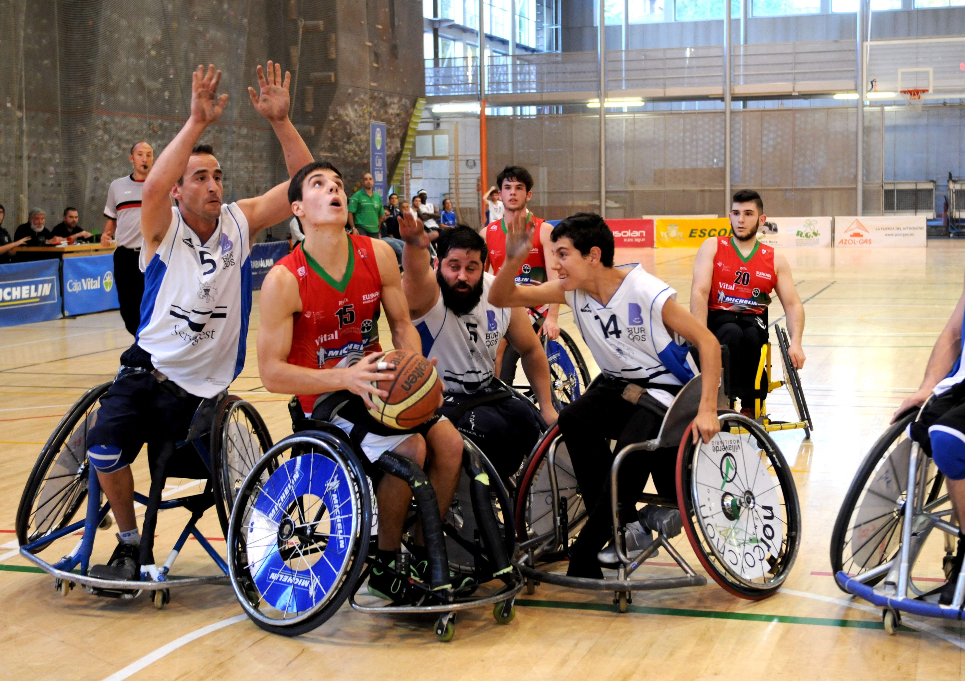 Servigest cae en Vitoria en un partido muy igualado