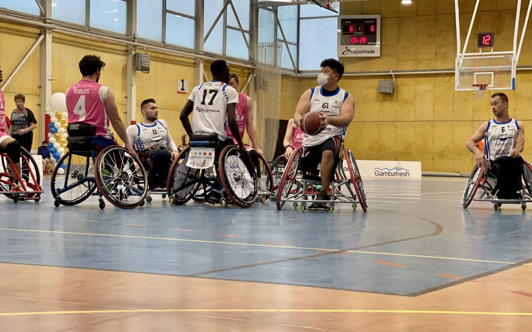 La afición lleva en volandas al Servigest Burgos  a  conseguir su segunda victoria en la Liga